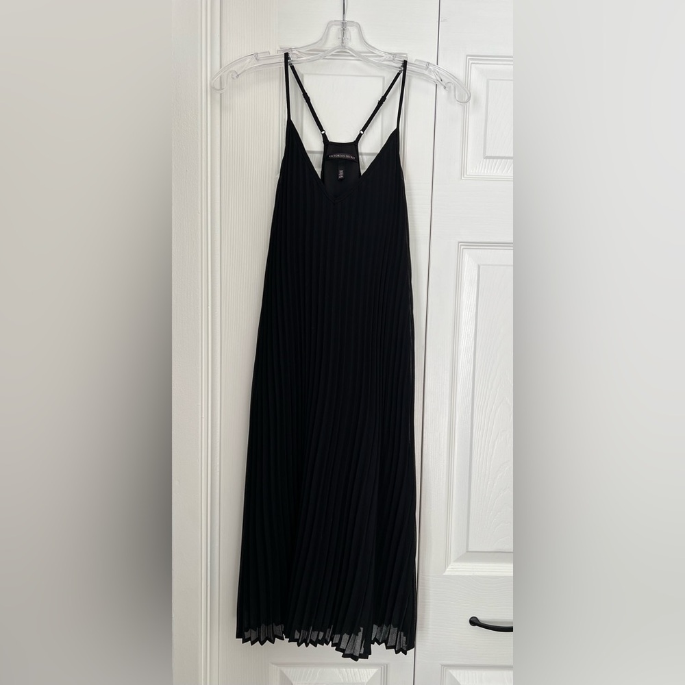 NWOT Victoria's Secret Black Knife Pleated Mini Dress, Size M